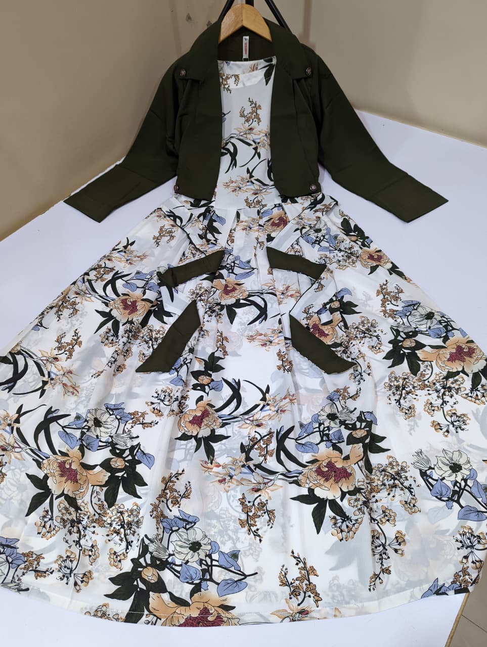 Spring Avenue (Coat Maxi)