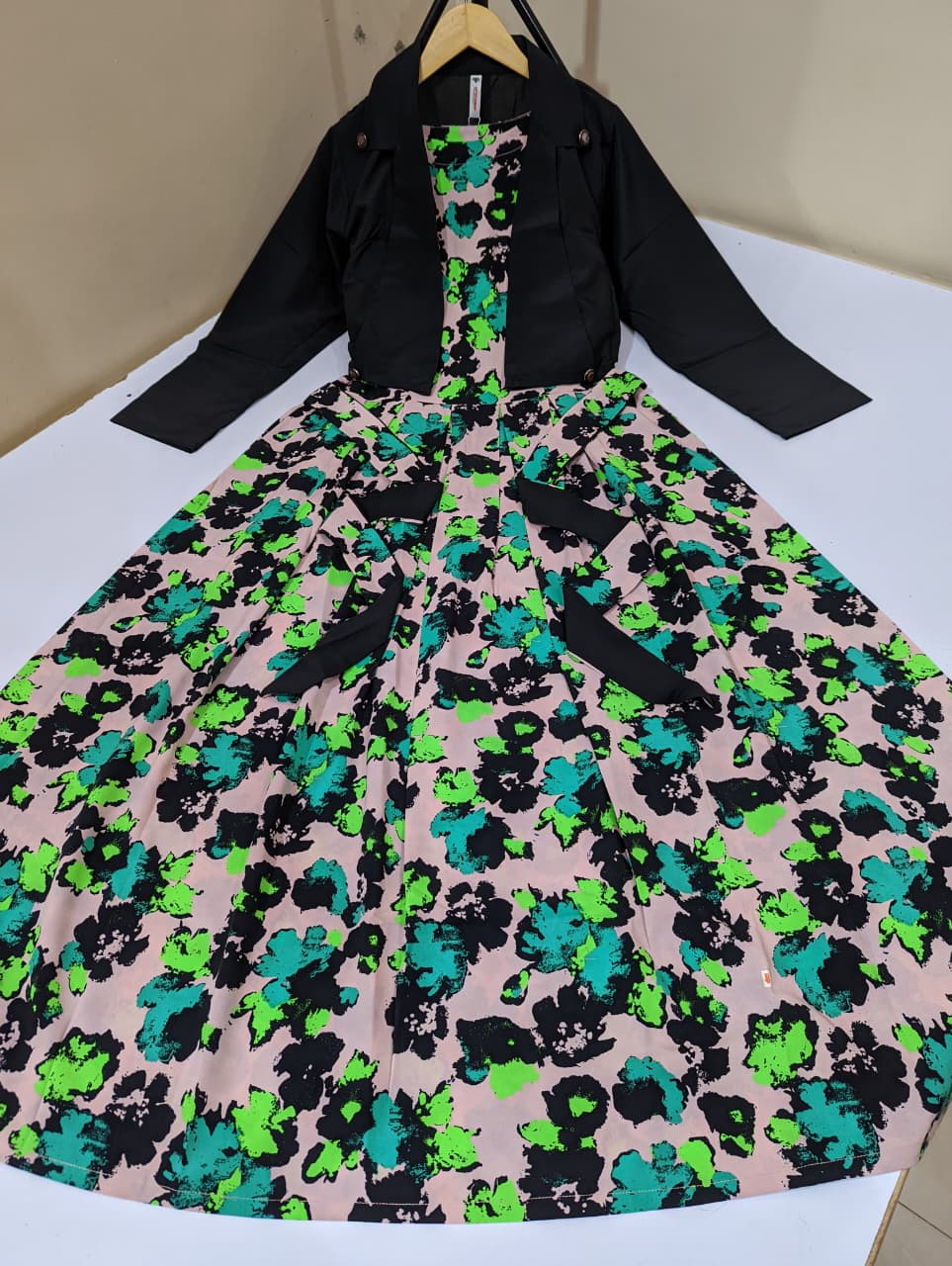 Spring Avenue (Coat Maxi)